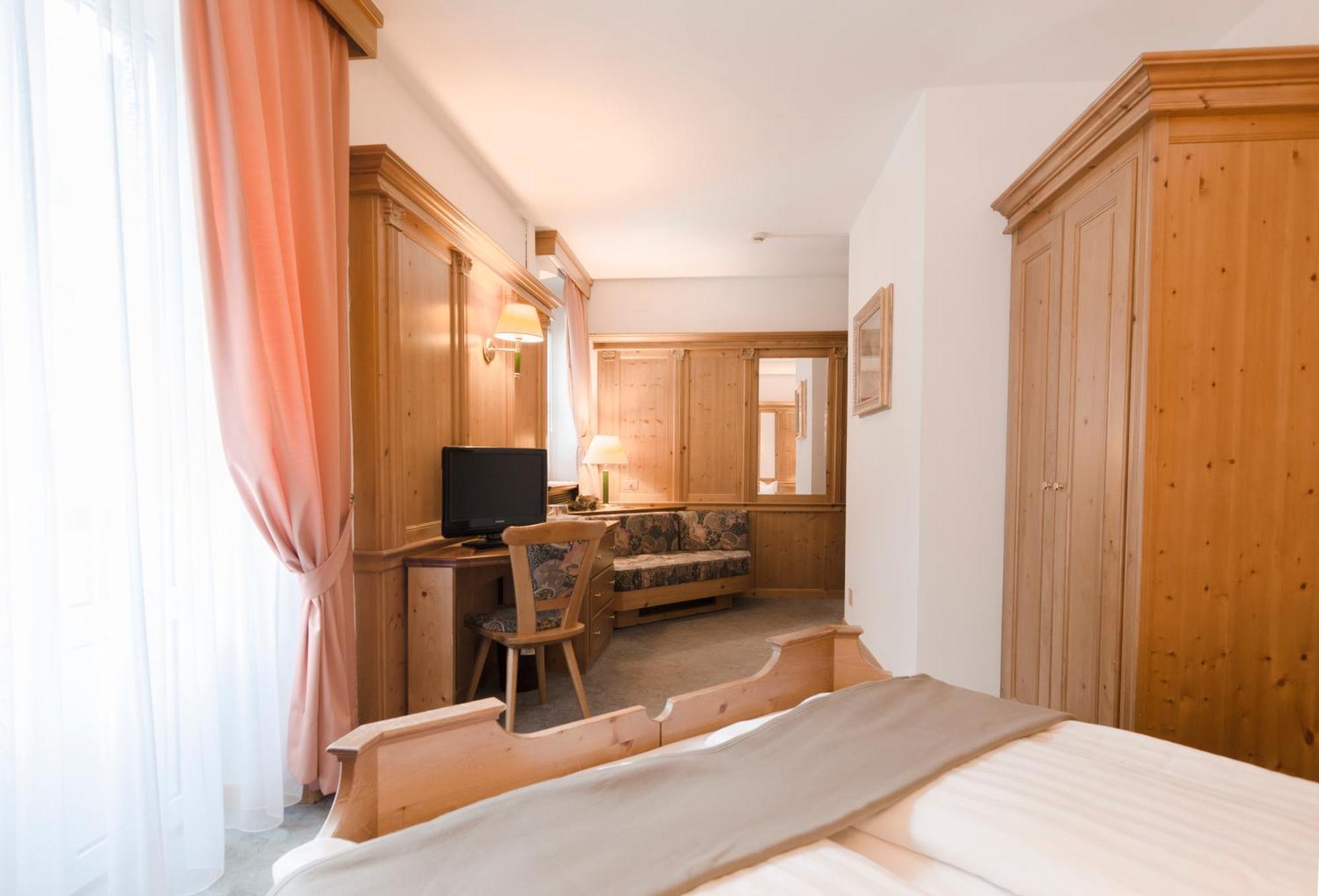 Hotel Cevedale Living Romance Hotel Cogolo Ngoại thất bức ảnh