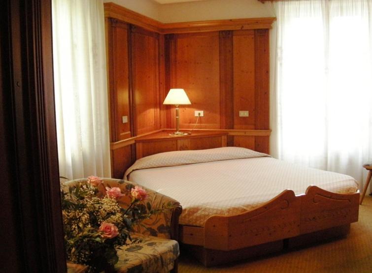 Hotel Cevedale Living Romance Hotel Cogolo Phòng bức ảnh