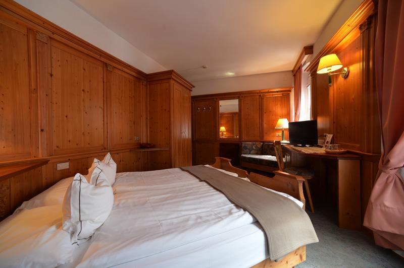 Hotel Cevedale Living Romance Hotel Cogolo Ngoại thất bức ảnh