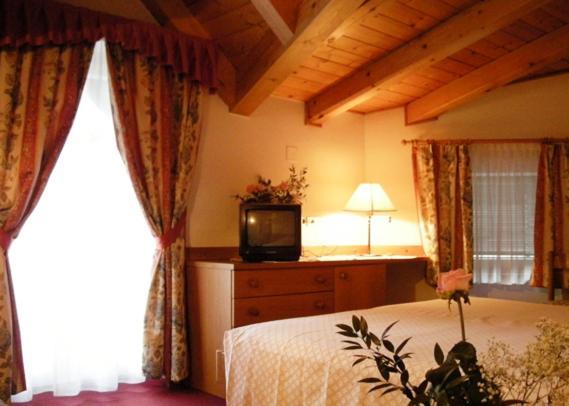 Hotel Cevedale Living Romance Hotel Cogolo Ngoại thất bức ảnh