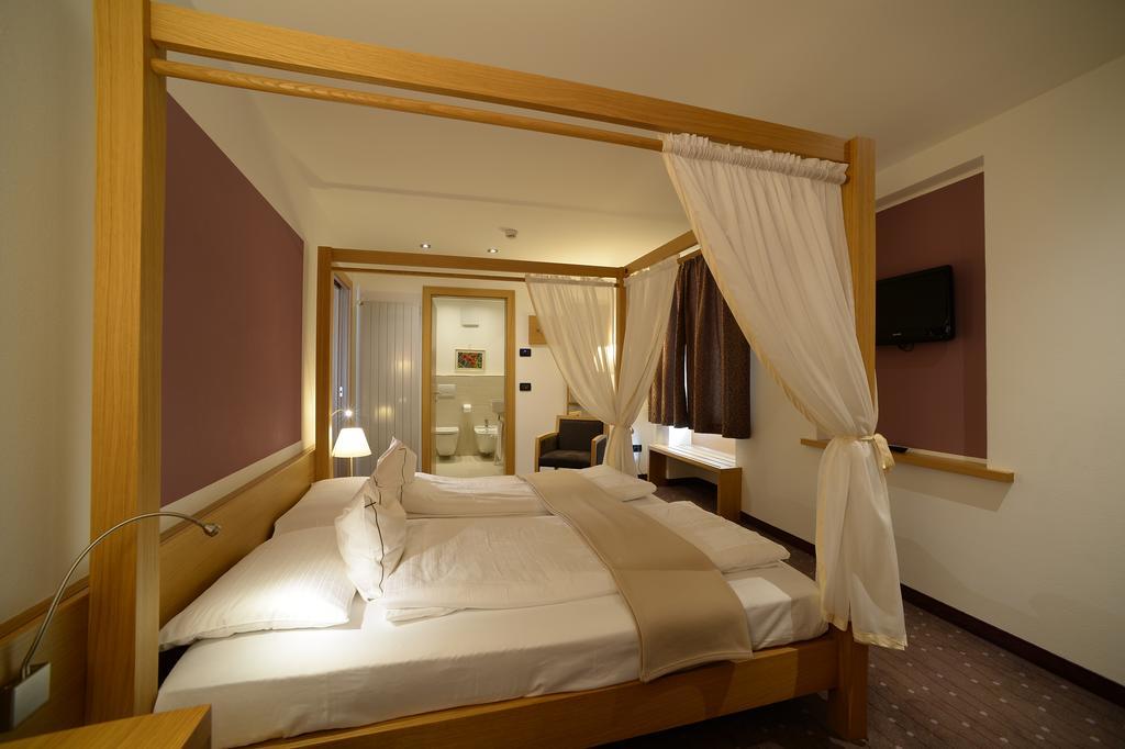 Hotel Cevedale Living Romance Hotel Cogolo Ngoại thất bức ảnh